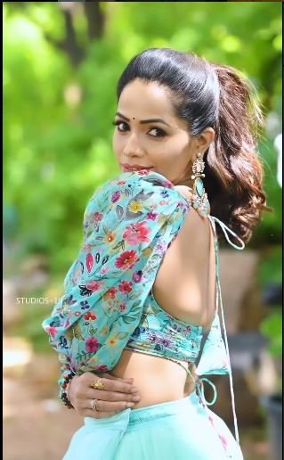 Shobha Shetty: 5 Trendy and Elegant Blouse Designs for Girls
