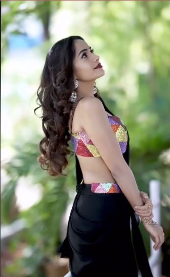 Shobha Shetty: 5 Trendy and Elegant Blouse Designs for Girls